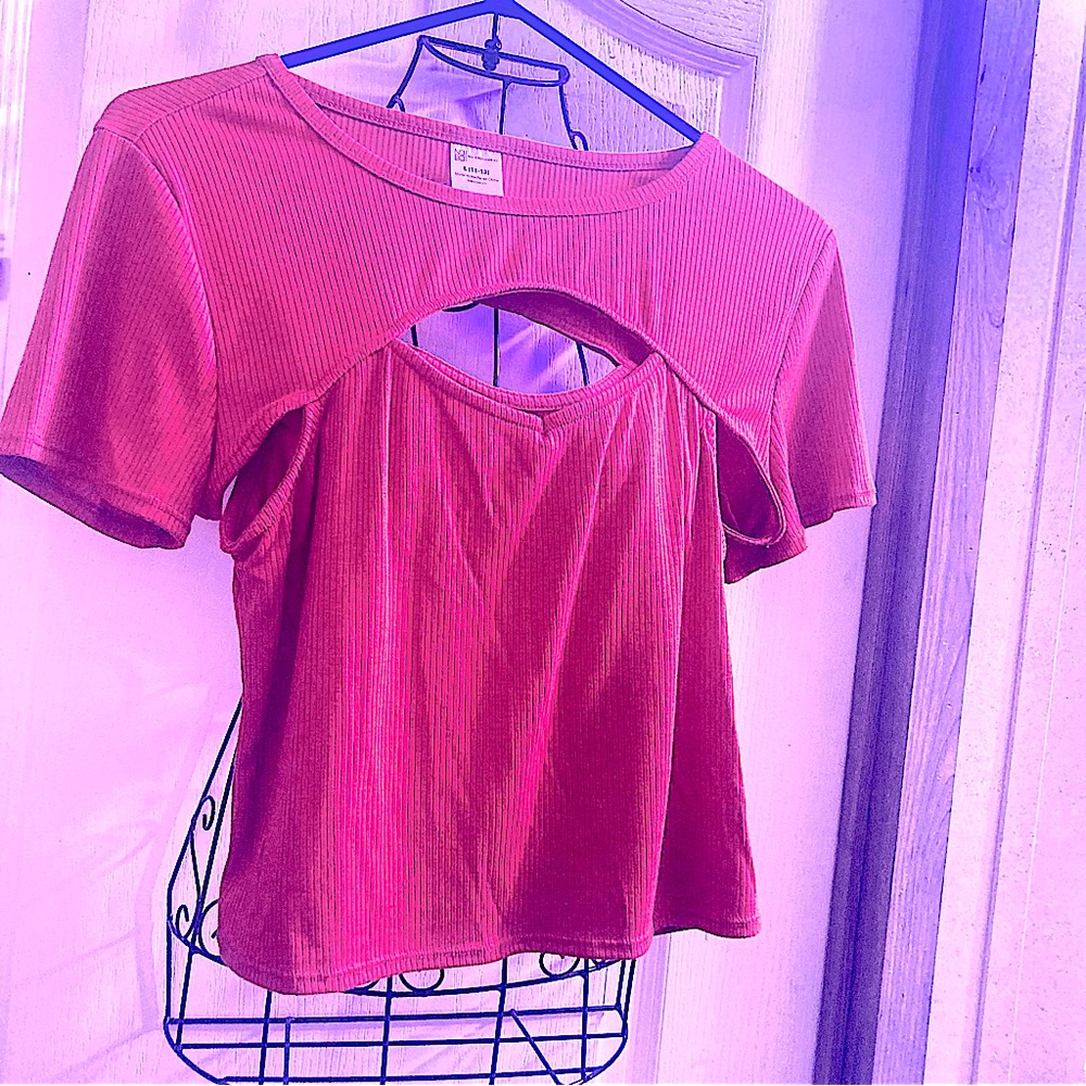 Red Cutout T-Shirt with Short Sleeves